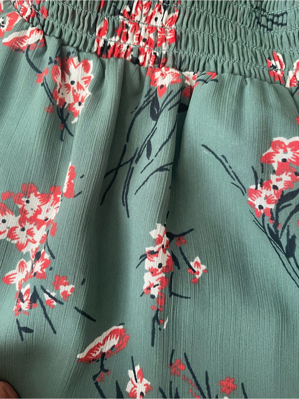 Madewell Woman’s Sleeveless blouse in SZ L in gently used condition - Picture 3 of 4